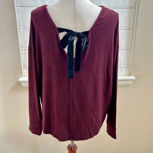 **NWT** Burgundy Long Sleeve Sweater Top with Black Bow M - Picture 5 of 5